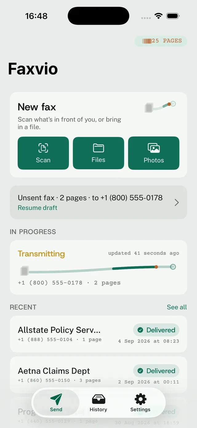 Faxvioのホーム画面。スキャン・ファイル・写真のボタンがある新規FAXのカード、通信中の表示が付いた進行中のFAX、最近の欄にある送信完了のFAX2通